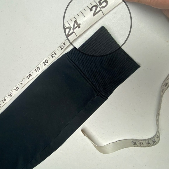 Under Armour BLK/PNK Hoodie, M Summer Sale - Picture 7 of 7